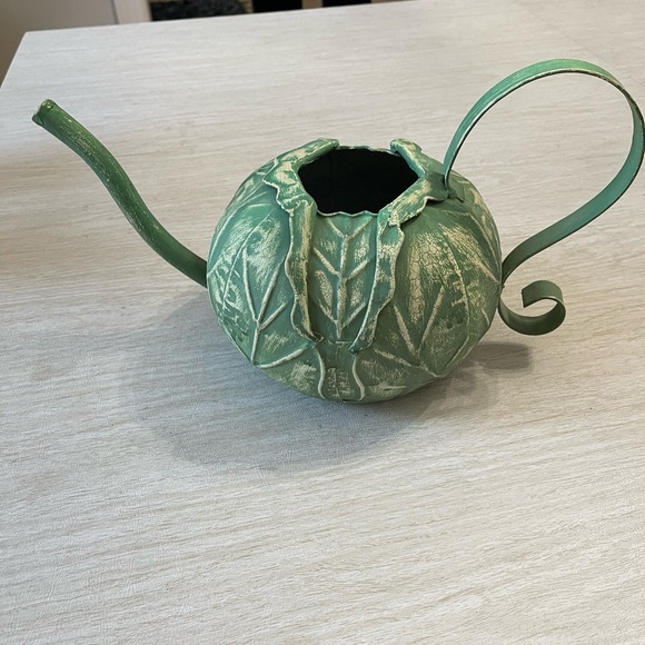 Metal Lettuce Leaves looking Watering Can - Picture 3 of 10